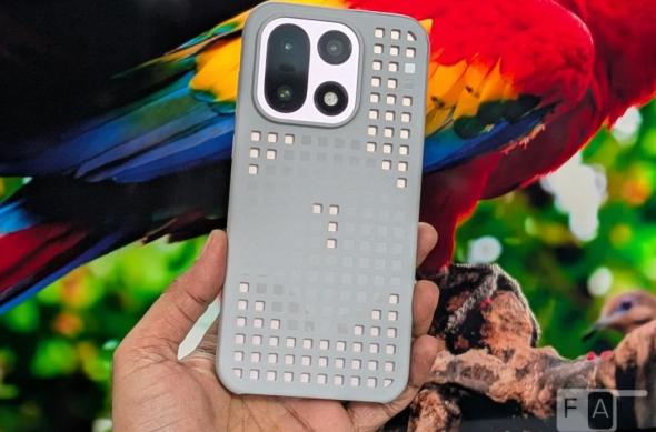 OnePlus 15 - Unboxing FoneArena: OnePlus 15 (2).jpg