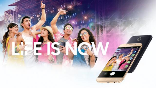 <b>Samsung anunță smartphone-urile Galaxy J7 Pro și Galaxy J7 Max; phablet-uri cu Android Nougat și camere selfie de 13 mpx!</b>Sud-coreenii de la Samsung introduc astăzi pe piața din India un duo de smartphone-uri format din modelele Galaxy J7 Max și Galaxy J7 Pro. Aceste terminal se remarcă prin faptul că rulează din fabrică sistemul de operare Android Nougat și prin