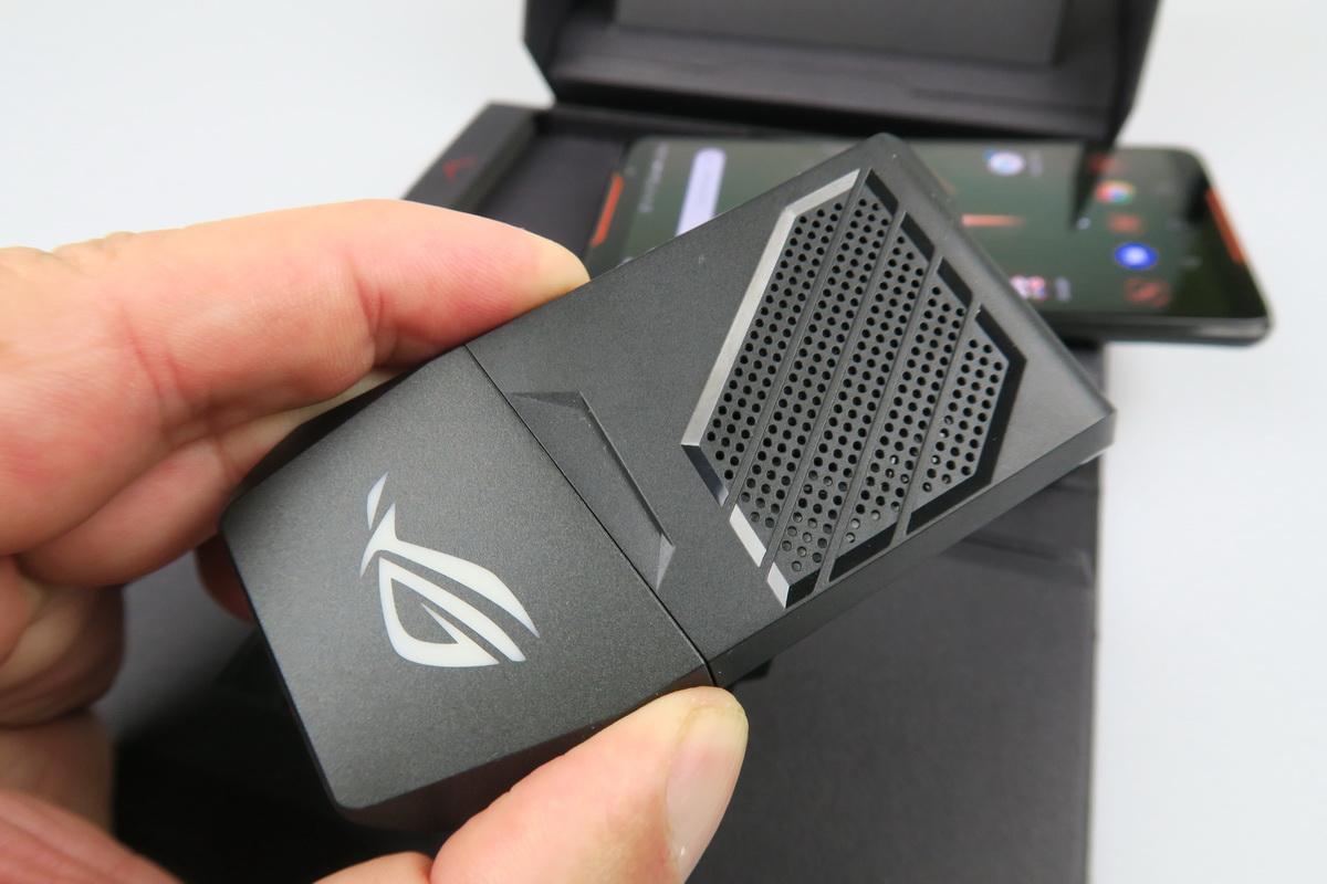 ASUS ROG Phone Unboxing Bestia De Gaming E Aici Cu Un Cooler La