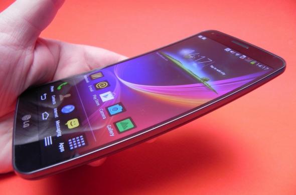 LG G Flex Review: telefonul curbat Își flexează mușchii, se dovedește "subțire" În unele aspecte (Video): lg_g_flex_review_mobilissimo_ro_30jpg.jpg