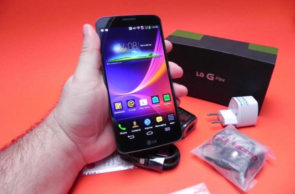 LG G Flex Review: telefonul curbat Își flexează mușchii, se dovedește "subțire" În unele aspecte (Video): lg_g_flex_review_mobilissimo_ro_09jpg.jpg