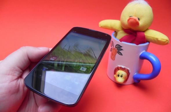 Review Google Nexus 4: baterie bună, OS atractiv, dezamăgire În rest (Video): google_nexus_4_review_mobilissimo_ro_26jpg.jpg