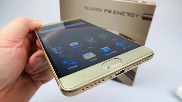 <b>Allview P9 Energy Unboxing: battery phone-ul revine în actualitate, acum cu unele dotări high-end (Video)</b>Allview P8 Energy rămâne unul dintre cele mai bune modele de tip battery phone testate în istoria Mobilissimo.ro, de aceea ne-a intrigat de la început anunţarea lui P9 Energy. După prezentarea sa la final de septembrie, cu un eveniment trippy cu lasere..