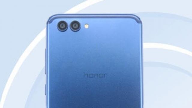 <b>Huawei Honor V10 apare în imagini oficiale, care îl prezintă din toate unghiurile; Acum și pe albastru via TENAA</b>Încă o scăpare pentru Huawei Honor V10 vine astăzi cu doar 24 ore înainte de lansarea oficială, leak sub forma unor imagini oficiale dezvăluite de TENAA. Vedem în cazul de față varianta pe albastru ce arătă destul de promițător
