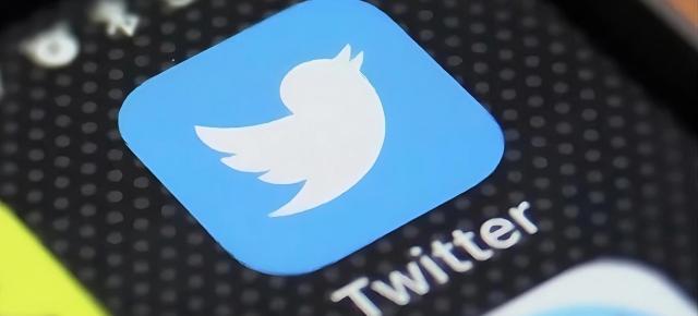 Bişniţa zilei: iPhone-uri cu logo Twitter vechi vândute la 25.000 de dolari