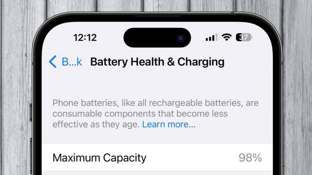 <b>iPhone 14 Pro pierde suspect de mult din Battery Health după doar un an</b>Suntem la aproximativ o lună distanţă de sosirea lui iPhone 15 Pro şi e poate cel mai bun moment să vedem cum a evoluat iPhone 14 Pro în această perioadă. Nu de ăla, dar apar tot mai multe informaţii despre o scădere neaşteptat de