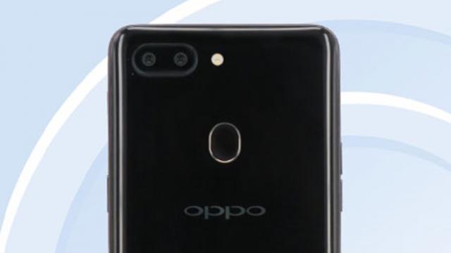 <b>Oppo R15 primește certificarea TENAA; Are decupaj în ecran ce ar putea ajunge și pe OnePlus 6</b>Un lucru pe care mulți dintre voi îl știu este acela că Oppo și OnePlus sunt două firme aflate sub aceeași conducere, adică BBK Electronics. Am văzut cum telefoanele acestor două companii sunt identice la capitolul design și astfel se reduc și