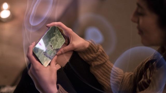 <b>Sunetele de notificări și ringtone-urile oferite pe Samsung Galaxy S9 pot fi descărcate de aici</b>Dacă vă gândeați cum să puneți mâna pe noile sonerii și ringtone-uri de pe Samsung Galaxy S9, iată că astăzi aveți noroc pentru că cei de la XDA-Developers au extras toate aceste fișiere audio pentru voi. Ele pot fi descărcate urmând link-urile