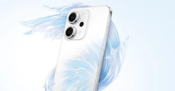 <b>OPPO testează un telefon cu baterie de 8000 mAh într-un corp de sub 8 mm; Un model prototip care vizează autonomia fără compromis pe design</b>Un nou model OPPO ar fi fost dezvăluit neoficial de cunoscutul leaker Digital Chat Station, iar ce se anunță pare să sfideze logica designului actual din zona mid-range: o baterie de 8000 mAh integrată într-un corp cu o grosime de sub 8 mm.