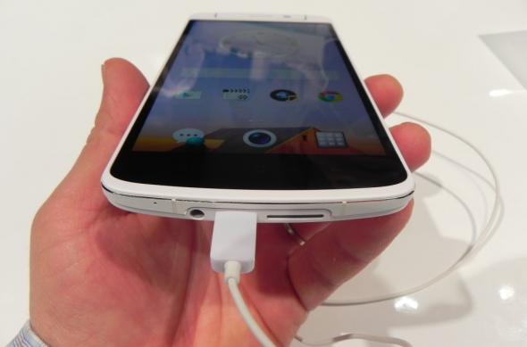 MWC 2014: Oppo N1 hands on preview - primul telefon cu cameră rotativă pe care Îl vedem și un OS custom atractiv (Video): dscn4923jpg.jpg
