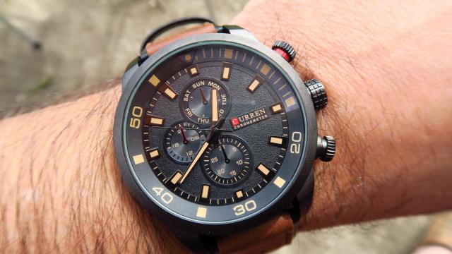 <b>Curren 8250 unboxing + review: ce poţi cumpăra din China cu doar 12 dolari, un ceas care la nivel superficial e super (Video)</b>Ne oprim din când în când (rar) şi asupra unor produse analogice, care ni se pare interesante, trăznite sau au pur şi simplu preţ prea bun. Curren 8250 consider că merită această prezentare specială, pentru că nu în fiecare zi dai peste un ceas analogic..