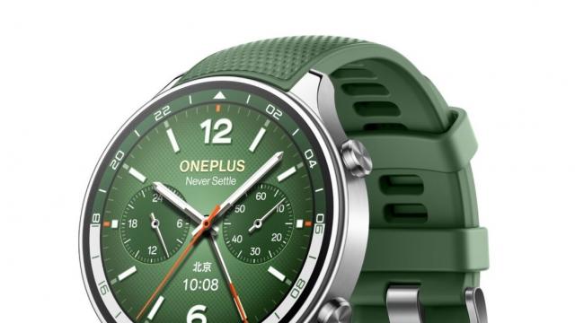 <b>OnePlus Watch 2R arată astfel; Ce aduce nou ca specificaţii ceasul?</b>OnePlus Watch 2R îl va însoţi pe OnePlus Nord 4, cu ocazia evenimentului de lansare de pe 16 iulie. Se pare că va fi o zi ocupată, care ne va aduce şi tableta OnePlus Pad 2, dar şi căştile Nord Buds 3 Pro. Ei bine, între timp au apărut imagini