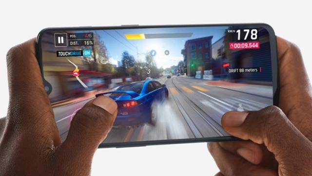 <b>Preț și disponibilitate OnePlus 6T în România</b>Pe final de octombrie a venit și unul dintre cele mai așteptate telefoane ale anului și anume OnePlus 6T, device care renunță la unele elemente în favoarea unei baterii mai generoase și a unui scanner de amprente ce ne duce cu un pas spre