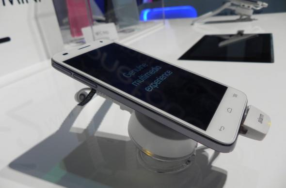 Alcatel One Touch Idol 2 Mini hands on preview: model dual SIM midrange cu interfață jucăușă (Retro MWC - 2014 Video): dscn4898jpg.jpg