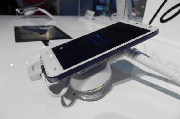 Alcatel One Touch Idol 2 Mini hands on preview: model dual SIM midrange cu interfață jucăușă (Retro MWC - 2014 Video): dscn4899jpg.jpg