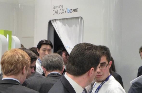 MWC 2012: Samsung Galaxy Beam Într-un preview hands-on - iată telefonul cu proiector din Barcelona (Video): dscn0335.jpg