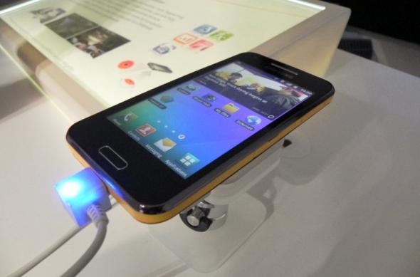 MWC 2012: Samsung Galaxy Beam Într-un preview hands-on - iată telefonul cu proiector din Barcelona (Video): dscn0330jpg.jpg