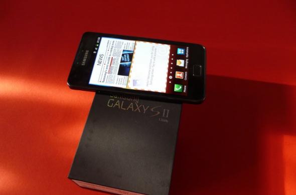 Samsung Galaxy S II "decolează" din cutie pe masa de teste - Unboxing Mobilissimo.ro (Video): samsung_galaxy_s_ii_unboxing_45jpg.jpg