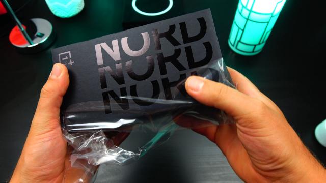 <b>OnePlus Nord unboxing şi primele impresii: revenirea la origini, cu un telefon super-high-midrange cu 6 camere, 5G, nuanţă "marină"</b>OnePlus Nord a debutat cu 10 zile în urmă şi iată-l ajuns şi pe masa de teste Mobilissimo.ro. Îl aşteptam cu nerăbdare şi nu cred că mă înşel dacă spun că e cel mai solicitat telefon în teste la această oră de către cititori