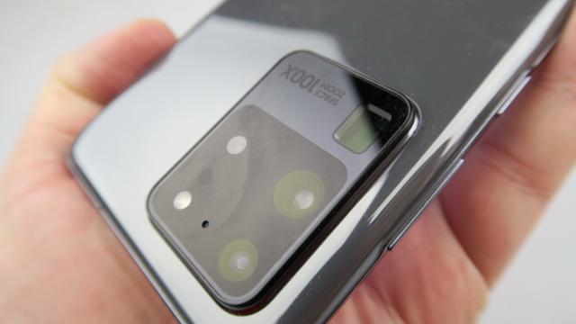 <b>Turul Magazinelor #798: Galaxy S20 Ultra la preţ de resigilat, încălzitor halogen, încărcătoare rapide la câteva zeci de lei</b>Acum că Black Friday s-a terminat şi Cyber Monday la fel, am revenit cu Turul Magazinelor cel clasic. Suntem la episodul 798, unul care va aduce o listă eclectică de produse, din cele mai variate domenii