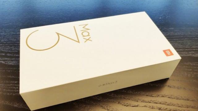 <b>Phablet-ul Xiaomi Mi Max 3 își dezvăluie ambalajul de retail; Va debuta în această lună cu ecran de 7 inch</b>Și în această lună cei de la Xiaomi au multă treabă, astfel că pe lista de lansări avem și terminale precum Mi Max 3 - un phablet cu diagonală uriașă de 6.9 inch ce a avut parte de multe leak-uri în ultima vreme. Astăzi chiar CEO-ul companiei