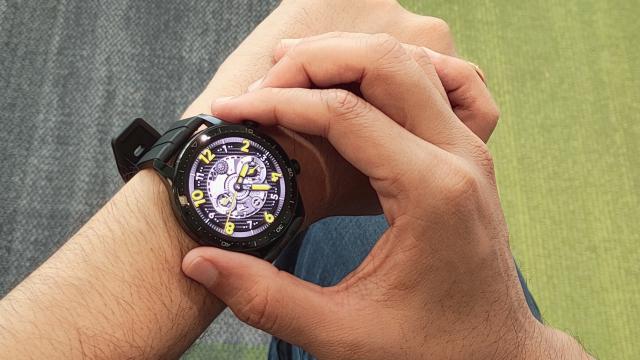 <b>Realme pregătește un nou ceas inteligent; Modelul Watch S Pro apare în teasere, fotografii</b>În primăvara acestui an cei de la Realme au lansat pe piață primul lor ceas inteligent, model numit Realme Watch și care sosea cu design de Apple Watch, display pătrat de 1.4 inch, SpO2 și autonomie de 9 zile