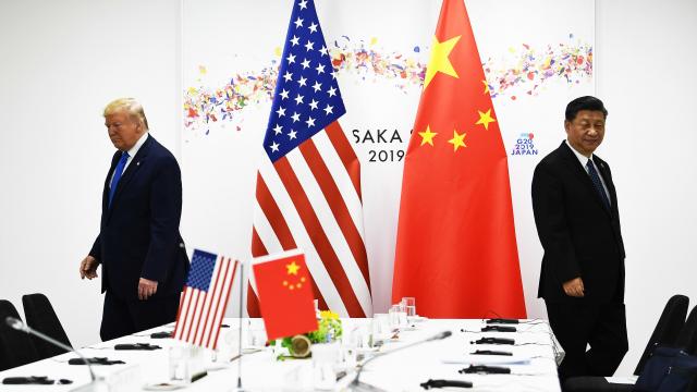 <b>Industria tech americană, prinsă în conflictul SUA-China; Apple, Google și Nvidia, sub investigație</b>Administrația Trump a declanșat un nou val de tensiuni comerciale prin impunerea unor tarife vamale dure asupra importurilor din China. În încercarea de a proteja producătorii americani și de a combate probleme precum comerțul cu fentanil, Trump...