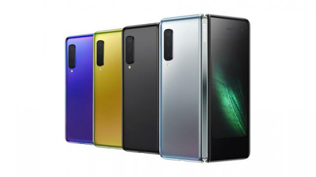 <b>Samsung Galaxy Fold are confirmată data lansării pe piață; Precomenzile încep pe 26 aprilie</b>Ultima lună de primăvară se pare că va marca și debutul comercial al unuia dintre primele smartphone-uri pliabile de pe piață și anume Samsung Galaxy Fold, handset pe care compania sud-coreeană l-a prezentat oficial în cadrul