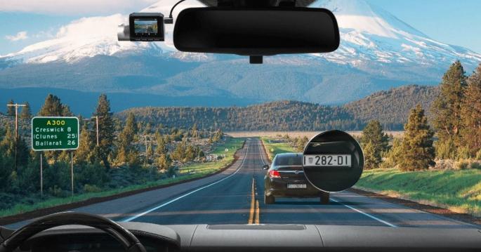 <b>Top 5 camere auto DVR din oferta eMAG: Senzori de calitate, unghiuri largi, cu Night Vision, pentru toate buzunarele</b>Iată că a sosit toamna, iar perioada concediilor călduroase și însorite a ajuns la final. Dacă ați parcurs sute, poate chiar mii de kilometri cu mașina în această vară, mai mult ca sigur ați avut ocazia de a filma de la bordul autovehicului tot felul