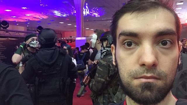 <b>Mobicast #168: Podcast/Videocast Mobilissimo.ro despre Comic Con 2017, BUILD 2017, Google Fuchsia OS şi lansare Injustice 2</b>E cumva weekend? Dacă răspunsul e "da", atunci clar e momentul pentru un nou Mobicast, podcastul şi videocastul nostru săptămânal, ajuns la ediţia 168. A fost o săptămână plină, între Comic Con 2017 şi BUILD 2017 şi între lansarea lui Injustice 2 şi..