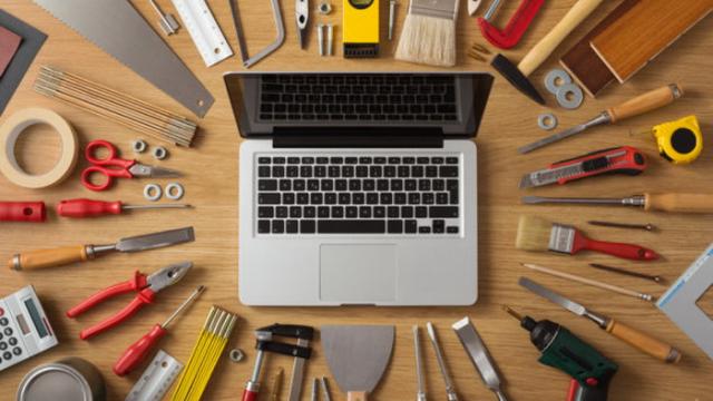 <b>Turul Magazinelor #238: Turul celor care preferă să meşterească si să repare singuri, cu scule, chei şi piese de chitară</b>Ne axăm astăzi asupra acelor categorii de utilizatori care preferă să meșterească și să-și repare aparatele singuri fără a apela la un service sau centru de reparații. Avem pe lista de recomandări fel și fel de scule, chei, piese de chitară, dar și