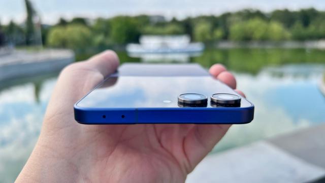 <b>Samsung Galaxy Z Flip7: Hardware ce renunță la Snapdragon, cu display-uri mai mari, creștere și de mAh</b>Samsung schimbă lucrurile la interiorul lui Galaxy Z Flip7 și avem parte de o premieră aici, fiind primul pliabil al companiei ce folosește un procesor Exynos. Avem un cipset 10-core Exynos 2500, o soluție care mult timp