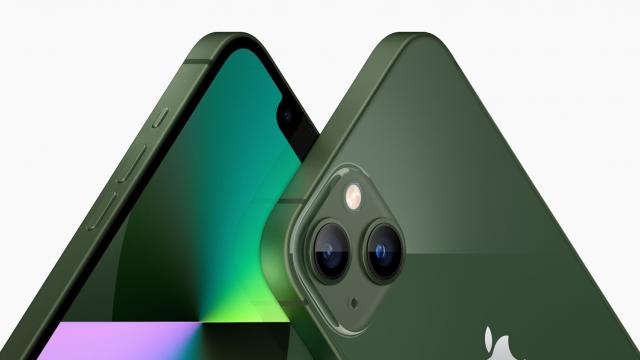 <b>iPhone 14 Max ar putea sosi echipat cu ecran 90Hz până la urmă; Va avea un notch mic și CPU A15 Bionic</b>Weekend-ul vine cu vești noi despre iPhone 14 Max, o noutate interesantă pregătită de Apple pentru portofoliul său de toamnă și telefonul care îl va înlocui pe 13 Mini. Multă vreme am crezut că această variantă Max va păstra rata de refresh
