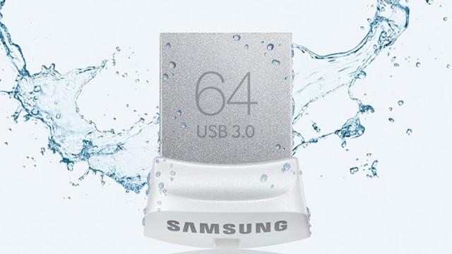 <b>Ofertă excelentă la stick-ul de memorie flash Samsung de 64 GB: sub 20 de euro la un retailer chinez</b>Retailerul chinez TomTop.com are o super ofertă pentru noi în aceste zile, cea asociată stick-ului de memorie flash Samsung de 64 GB ce este vândut pentru sub 20 euro. Dispozitivul suportă viteze de transfer de până la 130 Mbps și aflați că rezistă