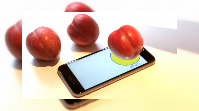 <b>Ecranul lui iPhone 6s devine cântar grație unei aplicații; iată cum greutatea a două prune este comparată folosindu-se tehnologia 3D Touch</b>După cum ați aflat deja, creșterea în dimensiuni a noilor iPhone-uri, nu se datorează doar folosirii unui nou tip de metal, ci și datorită integrării tehnologiei 3D Touch. Aceasta din urmă este capabilă să facă diferența între...