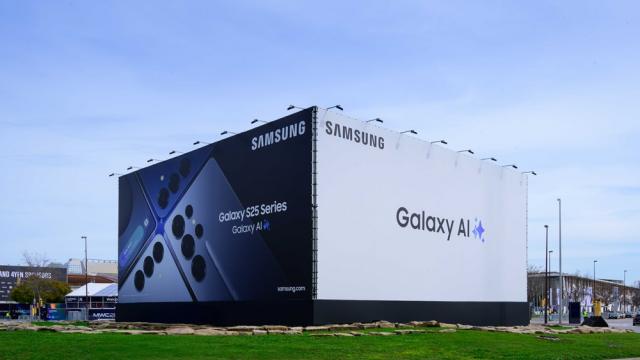 <b>Samsung aduce AI-ul pe telefoane și rețele la MWC 2025; Galaxy S25 și Project Moohan, în prim-plan</b>Samsung își prezintă cele mai noi inovații în inteligența artificială mobilă și soluții de rețea la Mobile World Congress 2025, eveniment desfășurat în Barcelona între 3 și 6 martie. Accentul cade pe extinderea Galaxy AI în întreaga gamă de produse