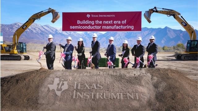 <b>După un deceniu de absență, Texas Instruments primește finanțare masivă; Fabricile noi ar putea readuce compania pe piața chipseturilor pentru telefoane mobile</b>Texas Instruments (TI) a fost, fără îndoială, un nume de referință în lumea telefoanelor mobile, mai ales la începutul anilor 2010. Un moment notabil în istoria companiei a fost lansarea telefonului Nokia N9 în 2011, un dispozitiv care folosea procesorul