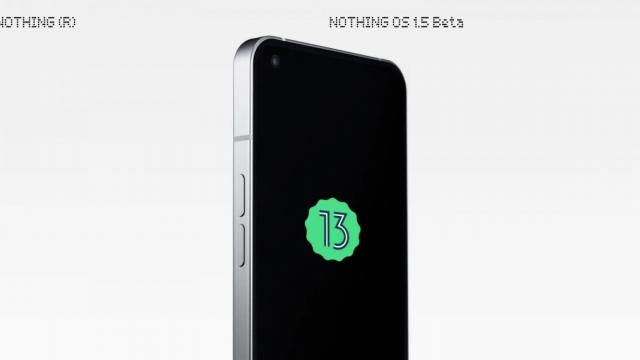 <b>Nothing Phone (1) primește Android 13 în variantă Beta; Interfața Nothing OS 1.5 aduce noutăți</b>Nothing nu le-a promis fanilor marea cu sarea, Carl Pei spunând că actualizarea stabilă la Android 13 va sosi pe primul telefon din portofoliu abia anul viitor. Cu toate acestea, azi aflăm că încep testele Beta pentru această versiune a sistemului de
