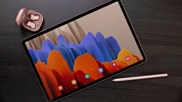 <b>Samsung Galaxy Tab S7 și Tab S7+ sunt acum oficiale; Tablete flagship cu Snapdragon 865+ și display-uri 120Hz</b>În cadrul evenimentului Samsung Unpacked 2020 am văzut lansate și două noi tablete flagship și anume modelele Galaxy Tab S7 și Galaxy Tab S7+ care la prima vedere sunt destul de similare ca și design