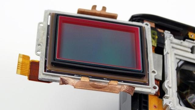 <b>Samsung pregătește „DeepPix” ca înlocuitor pentru ISOCELL; Posibilă schimbare majoră pentru camerele integrate pe telefoanele Galaxy</b>Samsung pare să se pregătească să renunțe la brandingul ISOCELL, odată cu înregistrarea unui nou nume: DeepPix. Conform documentelor de marcă înregistrate în Argentina, Europa și SUA, DeepPix este descris ca un senzor de imagine CMOS