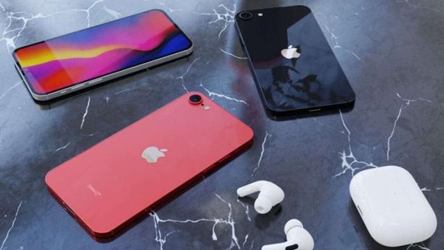 <b>iPhone SE Plus apare în noi imagini, cu specificaţii şi primele preţuri</b>iPhone SE Plus a avut parte de o scăpare săptămâna trecută şi acum revine cu extra detalii. De această dată avem imagini, specificaţii, ba chiar şi preţuri pentru terminal. El este aşteptat fie în această primăvară, la evenimentul din martie menit să ne