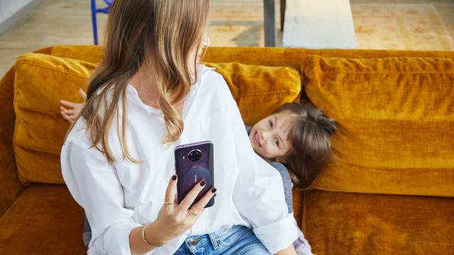 <b>Preț și disponibilitate Nokia 5.4 în România</b>Deși așteptam ca pe final de an 2020 cei de la HMD Global să ne surprindă cu un flagship Nokia 10 PureView, tot ce am primit în final a fost un model mid-range intitulat Nokia 5.4. De acum îl găsim listat și la noi