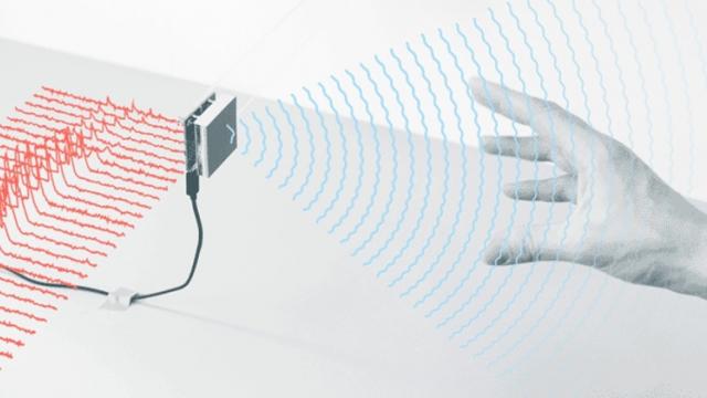 <b>Google poate continua dezvoltarea lui Project Soli, ce implică interacțiunea prin gesturi cu telefonul; FCC își dă acordul</b>Pe final de săptămână aflăm și vestea că cei de la FCC și-au dat acordul pentru ca Google să poată continua dezvoltarea lui Project Soli, un proiect ce implică o modalitate de interacțiune cu device-ul mobil folosindu-se gesturi ale mâinii