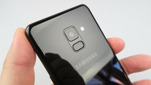 <b>Turul Magazinelor #517: Samsung Galaxy A8 (2018) iarăşi la reducere, accesorii pentru el, preţuri foarte mici la carduri SD şi irigator bucal</b>A început anul 2019, iar reducerile au revenit şi ele. Acum nu mai e momentul de Black Friday sau "reduceri de Crăciun", ci e momentul lichidărilor de stoc. Trebuie primenite stocurile şi ca atare am putea prinde nişte oferte tare bune