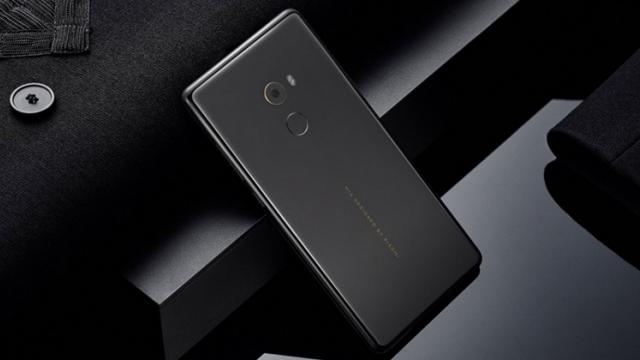 <b>Preț și disponibilitate Xiaomi Mi Mix 2</b>Această zi de 11 septembrie ne-a adus și lansarea lui Xiaomi Mi Mix 2, un nou telefon ce intră în hora terminalelor cu panouri 18:9. Spunem asta pentru că prima generație oferea un panou 17:9 puțin ciudat la prima vedere și tot atunci vedeam