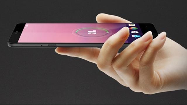 <b>Vernee Thor E costă acum doar 99.99 dolari pe GearBest; vine cu Android 7.0 și baterie de 5020 mAh</b>Retailerul chinez GearBest are în aceste zile un preț special pentru smartphone-ul Vernee Thor E, terminal cu baterie generoasă și Android 7.0 Nougat la bord. Grație campaniei flash din care face parte, telefonul poate fi achiziționat acum pentru doar