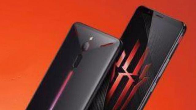 <b>Smartphone-ul de gaming Nubia Red Devil apare într-o imagine blurată; Iată ce aduce unic</b>Ne mai desparte doar o zi de lansarea lui ZTE Nubia Red Devil, un nou smartphone de gaming ce se remarcă printr-un design mai deosebit. Descoperim între timp o imagine cu produsul, ce-i drept cam blurată, dar suficient de bună pentru a dezvălui