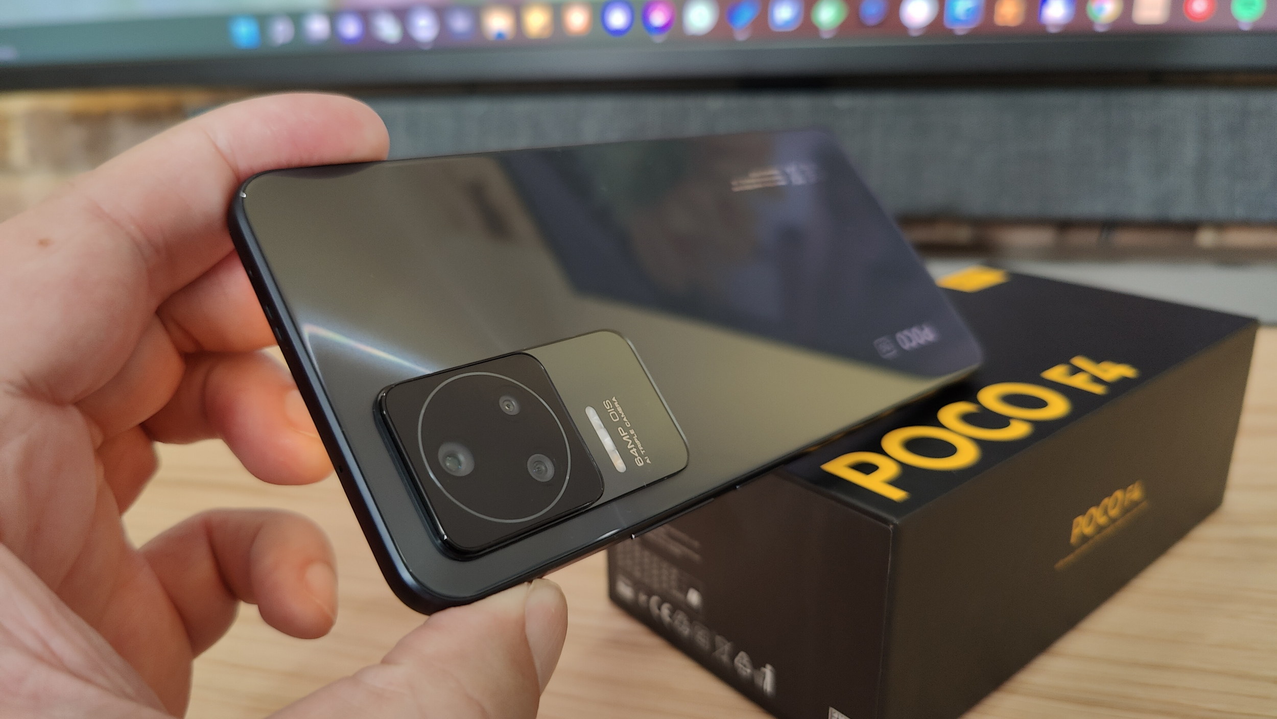 POCO F4 Unboxing: telefon midrange de gaming cu procesor Snapdragon 870, upgrade incremental de la POCO F3