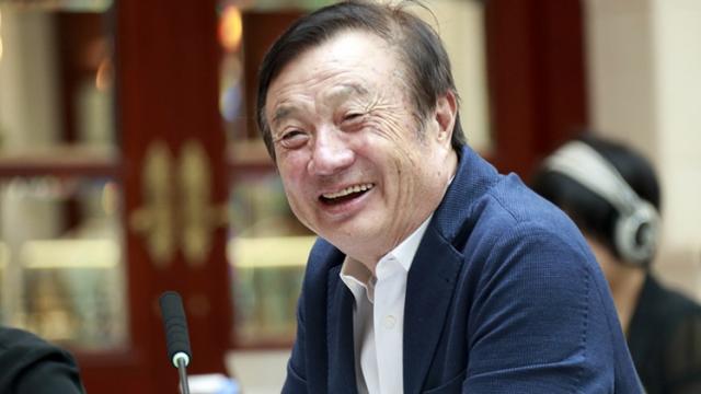 <b>Fondatorul Huawei, Ren Zhengfei laudă Apple pentru "frumuseţea pe care ne-a permis să o vedem"; Iată un interviu marca Bloomberg</b>E şocant faptul că a trecut o săptămână de când Huawei a pierdut accesul la Play Store şi Play Service şi compania sau statul chinez nu au dat o replică agresivă. În schimb am avut numai declaraţii benevole şi câteva