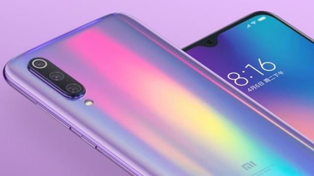 <b>Turul Magazinelor #572: Xiaomi Mi 9 la 1600 lei, reduceri la laptop HP Core i5, hoverboard şi Galaxy Note 9 cu discount special</b>Turul Magazinelor îmbătrâneşte frumos, cu tot mai multe oferte atractive. Am ajuns la ediţia 572 şi se lasa cu 3 telefoane super populare la preţuri excelente: Galaxy Note 9, Xiaomi Mi 9 şi Huawei P30. Avem şi cea mai subţire